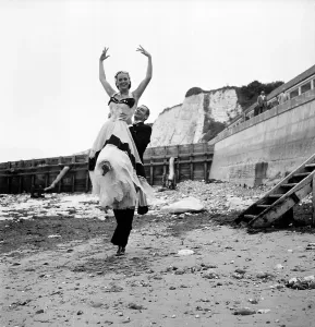 Square Format Black And White Photography Drucke: Beach Dance