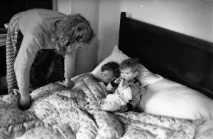 Domestic Life In The 50s Drucke: Bedtime