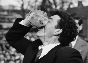 Food And Drink Images Drucke: Beer Drinker