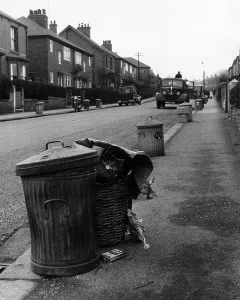 Waste Management In Europe Drucke: Bin Day