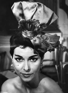Retro Black And White Photography Drucke: Bow Hat