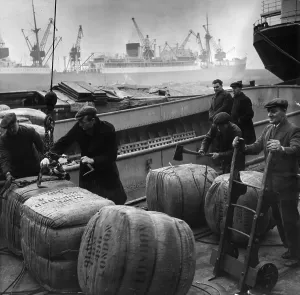 Water Transport In Europe Drucke: Cargo Of Wool