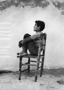 Drucke von Juan Figueras, der Sohn eines lokalen Fischers, verbringt Zeit im Haus des surrealistischen Künstlers Salvador Dali in der Nähe von Cadaques an der spanischen Costa Brava am 8. Januar 1955 Salvador Dali Drucke: Spanische Kinder