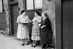 Female Friendship Moments Captured Drucke: Chatting Over Tea