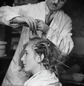 Elephant And Castle History Drucke: Cold Perming Process