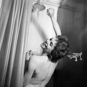 British Film Stars Drucke: Cold Shower