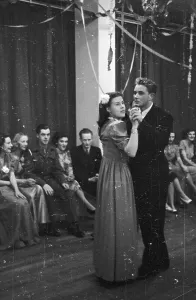 London Life During Wartime Drucke: Come Dancing