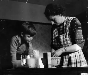 Classic Black And White Photography UK Drucke: Cooking Time