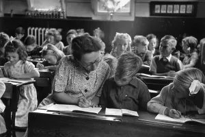 Black And White Classroom Photos Drucke: Crowded Classroom