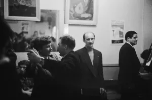 Vintage Pub Scene Drucke: Dancing At The Pub