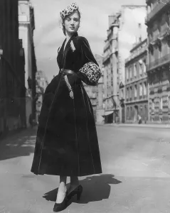 Vintage Paris Street Scene Drucke: Dashing Elegance