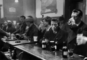 European Beer Culture Drucke: Drinking Men