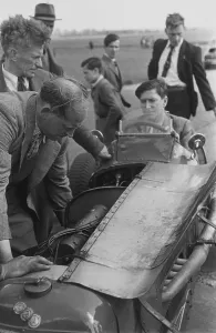 Black And White Racing Photos Drucke: Engine Check