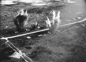 World War II Aerial Photography Drucke: Exploding Bombs