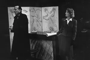 Black And White Theatre Photos Drucke: Blithe Spirit