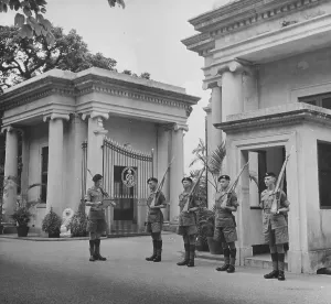British Colonialism In Asia Drucke: On Guard