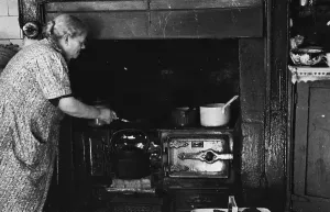 Home Front WWII Drucke: Cooking On Range