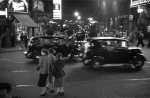 Iconic British Landmarks Drucke: Piccadilly At Night