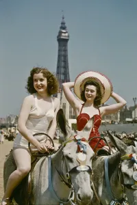 Retro Swimwear Fashion Drucke: Holiday In Blackpool