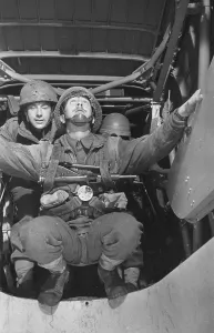 Soldier In Black And White Drucke: About To Jump