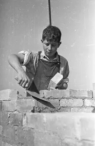 Vintage Construction Tools Drucke: Brick Layer