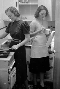Black And White Portrait Photography UK Drucke: Cake Making