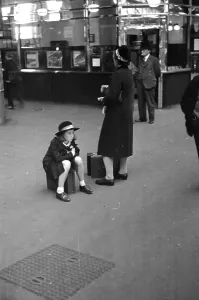 London Railway Station Drucke: Case Study