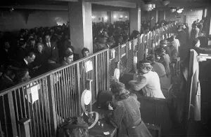 London Stadium Drucke: Gambling Queue