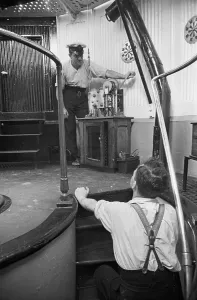 Kurt Hutton Photographer Drucke: Lighthouse Operators