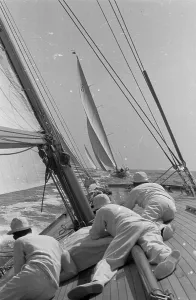 Old Sailing Vessels UK Drucke: Lying On Deck