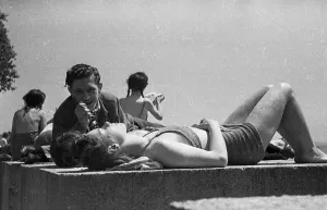 England Coastal Scenes Drucke: Sunbathing