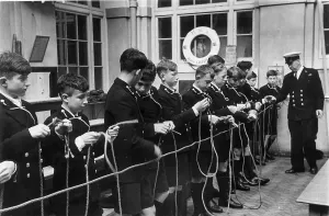 Black And White Naval Photos Drucke: Learning The Ropes