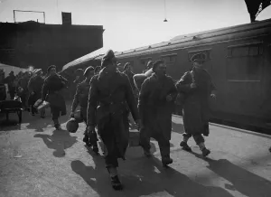 Liverpool Street Station History Drucke: Leave Train