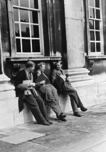 Cambridge University Students Drucke: Between Lectures