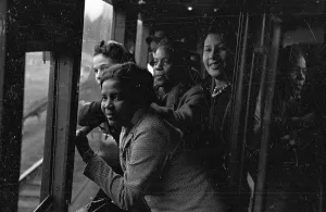 WWII Women At Work Drucke: Off To Training