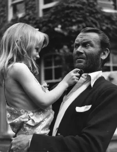 Father Daughter Moments Drucke: Let Me Do It!