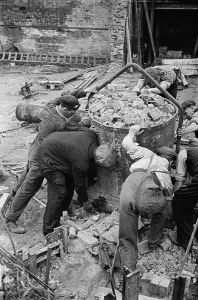 Air Raid Damage Drucke: Loading Rubble