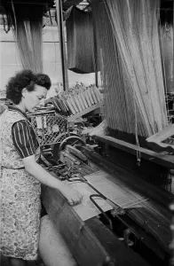 Northern Ireland Industry Drucke: At The Loom