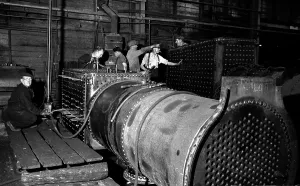 Industrial Machinery Images Drucke: Machine Men