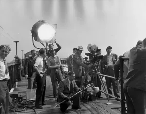 Black And White Movie Images Drucke: The Magnet