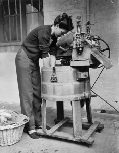 Mangle und Waschmaschine