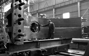 Black And White Factory Scene Drucke: Massive Machine