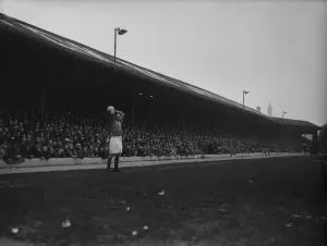 British Football History Drucke: Matthews Throw In