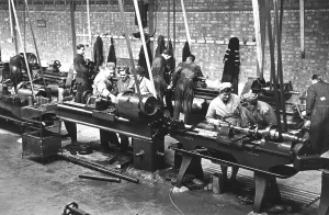 World War II Home Front Drucke: Munitions Training