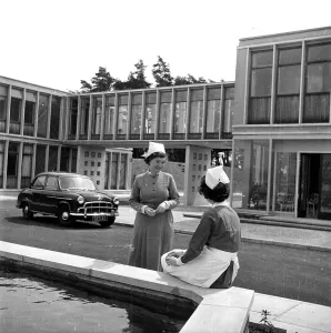 Vintage Nursing Uniforms Drucke: Nurses Break