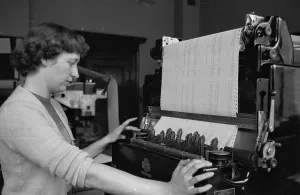 Women In The Workforce UK Drucke: Office Worker