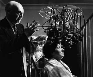 Hairdresser At Work Drucke: Perm Machine
