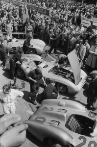 French Grand Prix Drucke: In The Pits