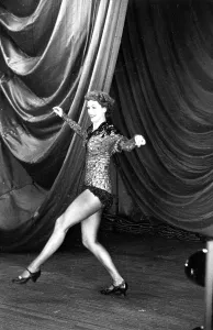 Vintage Dance Performance Drucke: Powell Dancing