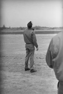 US Military Aviation History Drucke: Returning Plane?